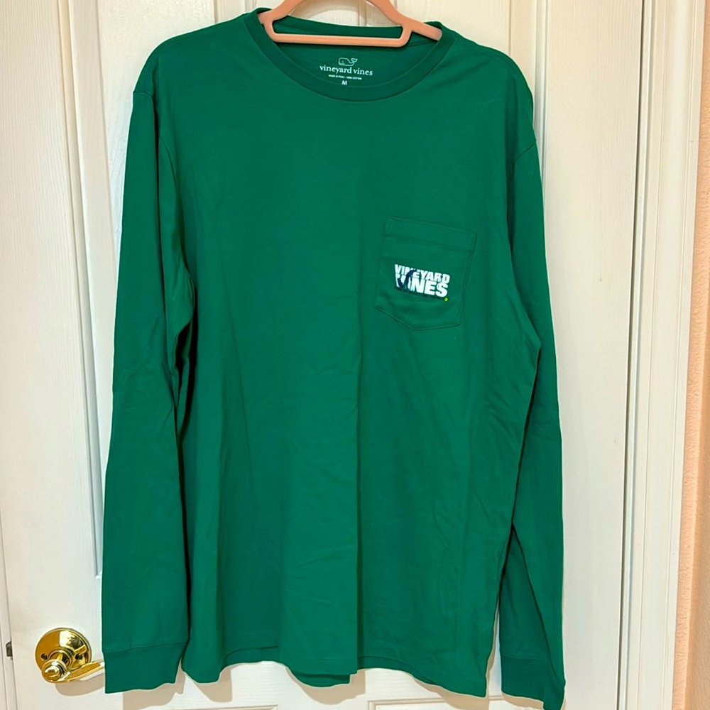 Vineyard Vines green long sleeve pocket Tshirt med